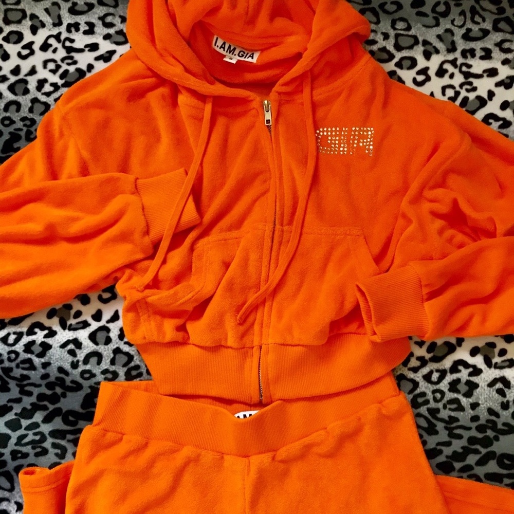 iamgia torres hoodie !!